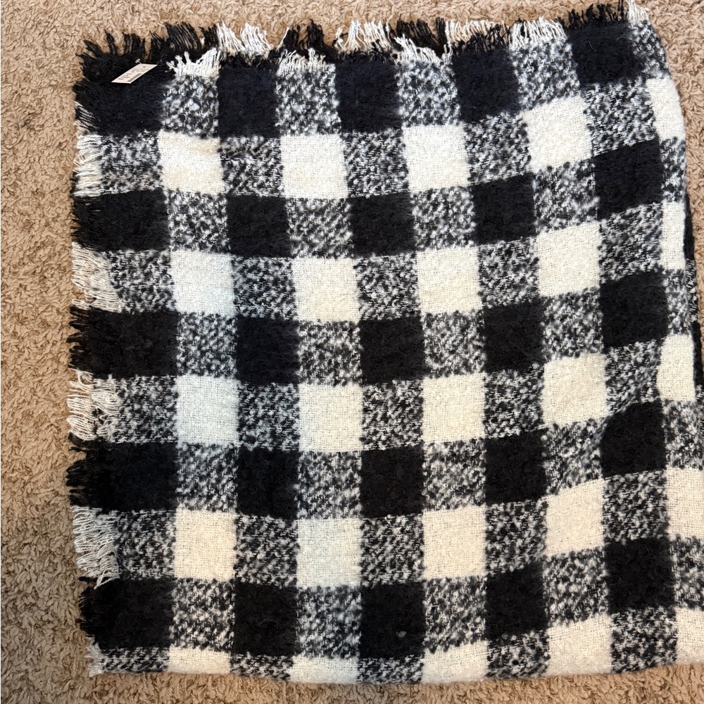 NWT Black and White Checkered scarf